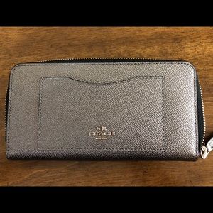 Coach accordion zip wallet Gunmetal